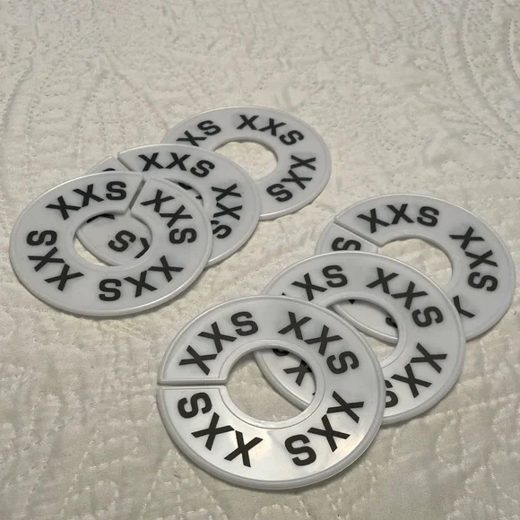 New Lot of 6 Round Plastic Clothing Rack Size Dividers Size Marked XXS