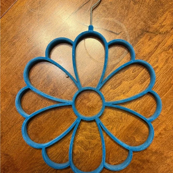 Blue scarf hanger
