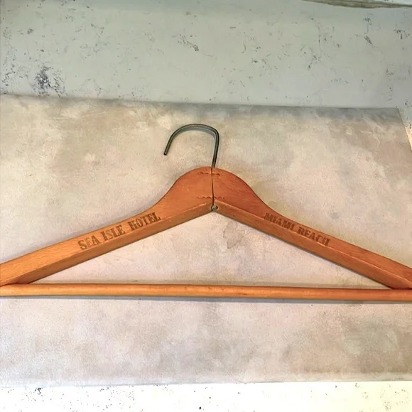Sea Isle Miami Beach Vintage Hotel Hanger South Beach Nostalgia Collectible EUC