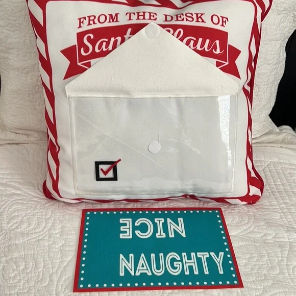 🎅🏼 🎄 SETOF 2 Christmas Naughty or Nice Pillows
