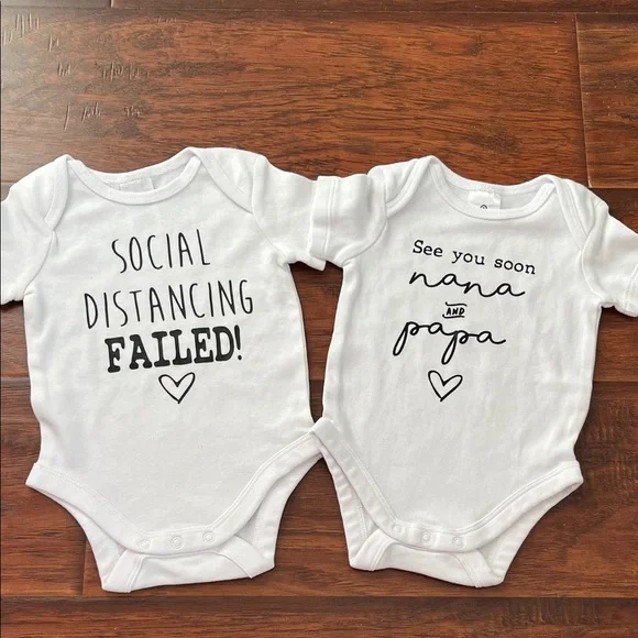 ⭐️⭐️ PICK 5 / $20 (2) Baby White Graphic One Pieces Onesies 0-3M