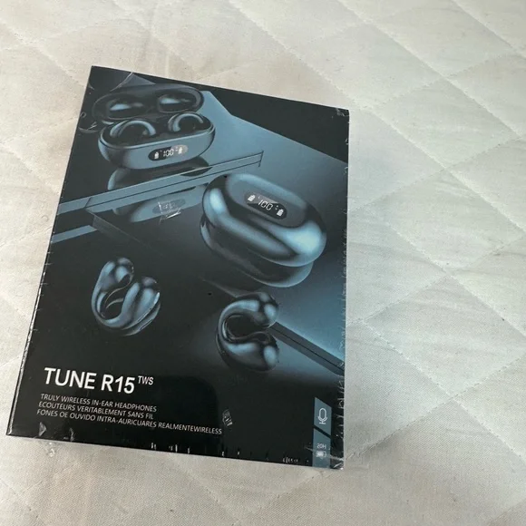 Wireless Tune R15 TWS Earbuds In-Ear Phones With Charging Case ew In Box