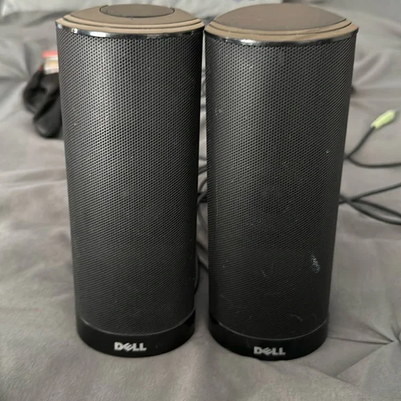 Dell computer stereo speakers.