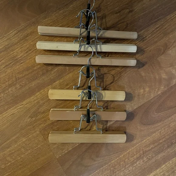 6 Wood hangers