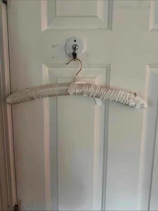 Silk-Style Padded White Wall Hanger and Blue Ring Box