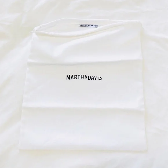 Auth. Martha Davis Dust/Shoe Travel Drawstring White Bag 12.5 in. x 11 in. EUC