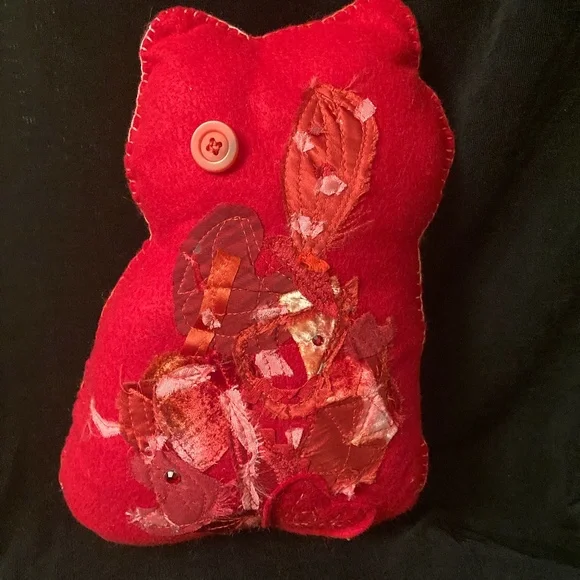 Valentine's small felt cat pillow. Vintage fabrics and button for an eye.