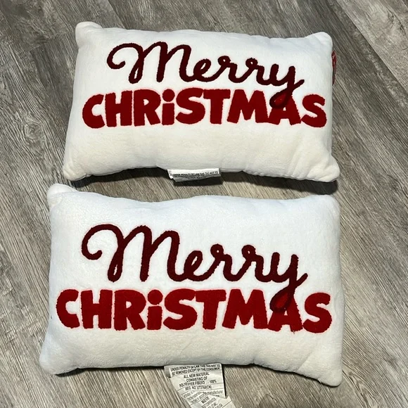 NWT Set of 2 Merry Christmas Decorative Pillows