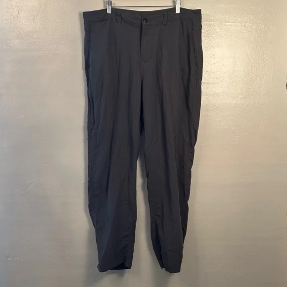 REI men’s pants 38x34 green khaki color