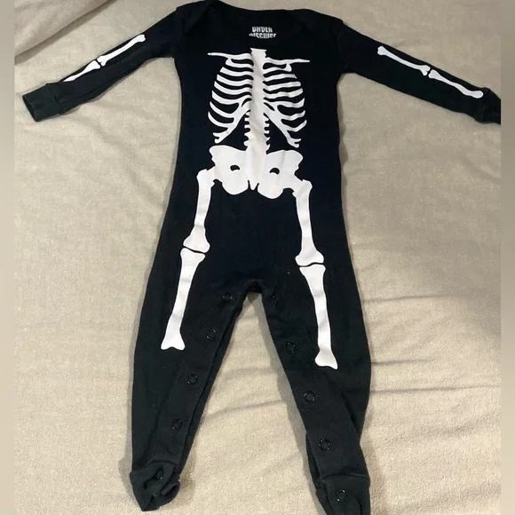 Disguise Black and White Graphic one piece for baby 12-18m
