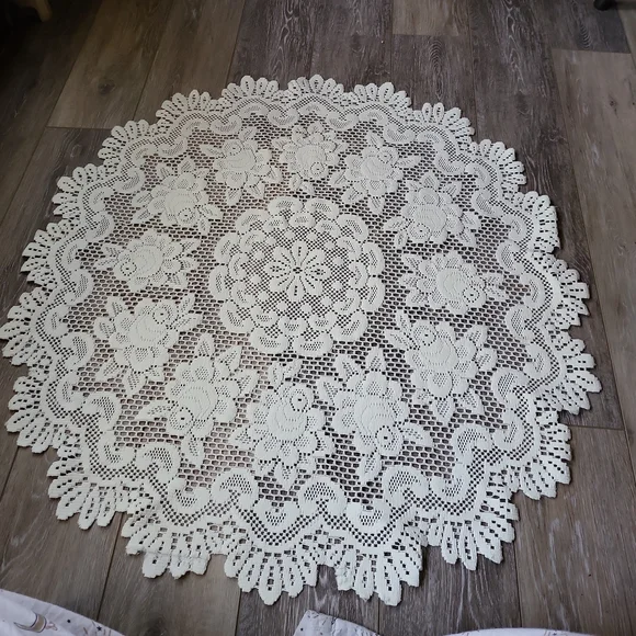 Heritage Lace Doilie 36