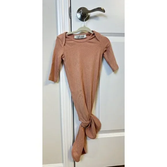 ANGEL MATERNITY Knotted Baby Gown in Pink Size Newborn
