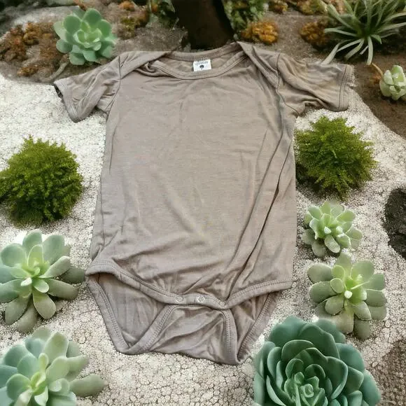 Kate Quinn Unisex Bodysuit‎ Sz 12-18 Mo Brown Solid Short Sleeve Bamboo
