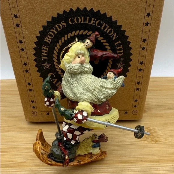 Boyds Bears Carvers Choice Santa In The Nick of Time Skiing Ornament #370200