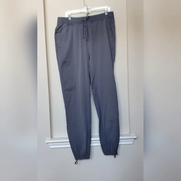 Lululemon Athletica Gray Sweatpants with Tie Leg. Size XL