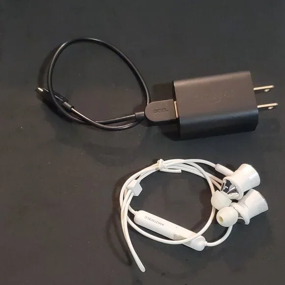 Monster Clarity HD High Performance Wireless In-Ear Headphones White Earbuds