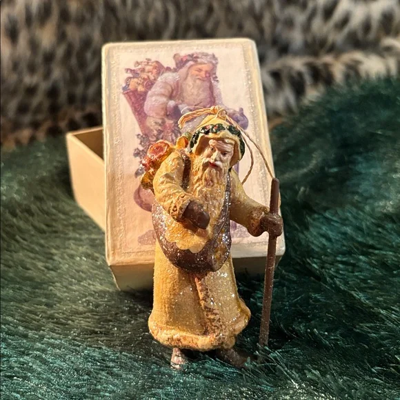 🆕Collectible Santa Ornament In Matching Wood Box