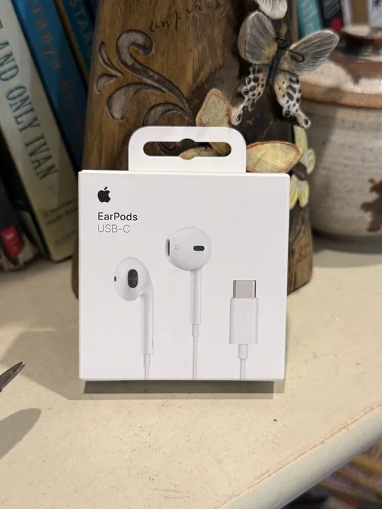 EarPod headphones with USB-C plug