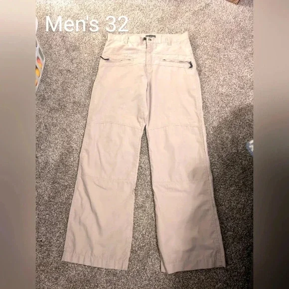 🎈3/$15🎈 Men's size 3 lightweight khaki pants with zippered pockets