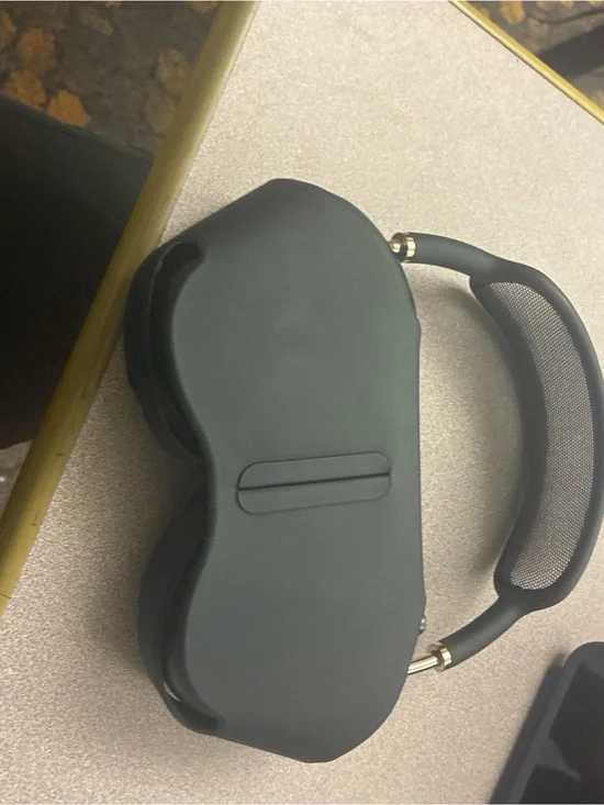 Airpod maxes - used