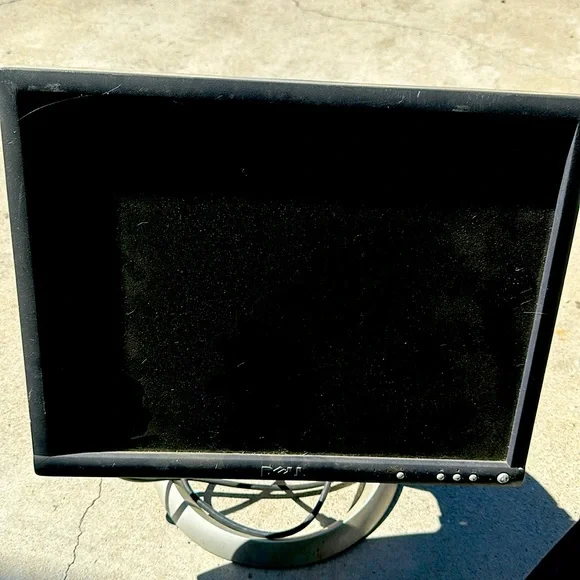 I’m selling this computer monitor for 20 dollars