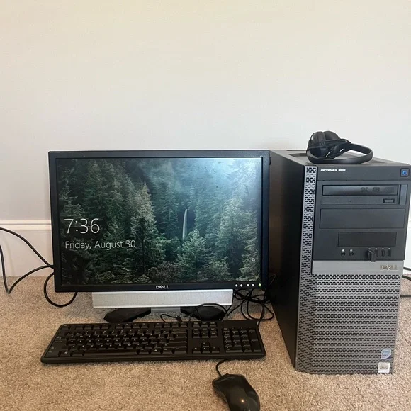 Computer pc and monitor keyboard mouse headset. Work very good ans fast