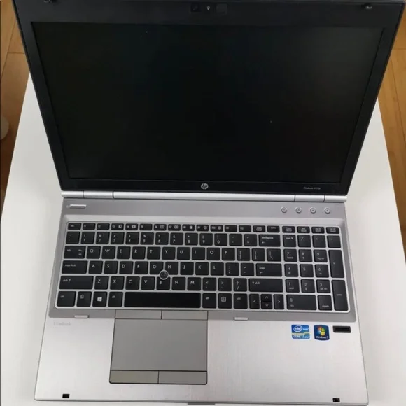 Lot of 12 laptops and 2 Google Crome free