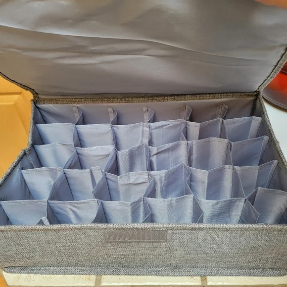 2 Underwear, socks, ornaments etc..storage boxes. 60 grids, 30 each