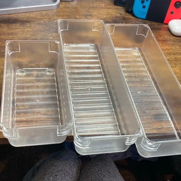Storage containers
