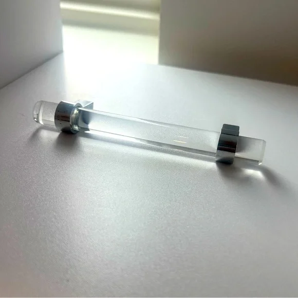 Crystal handle