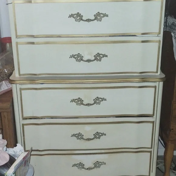 Dresser and side dressser