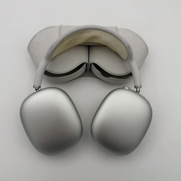 Apple AirPods Max Wireless Over-Ear Headset A2096 - Silver w/ Case