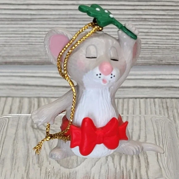 Suzy Spafford Mouse Ornament Christmas Holiday Red‎ Bow Mistletoe Hanging Charm