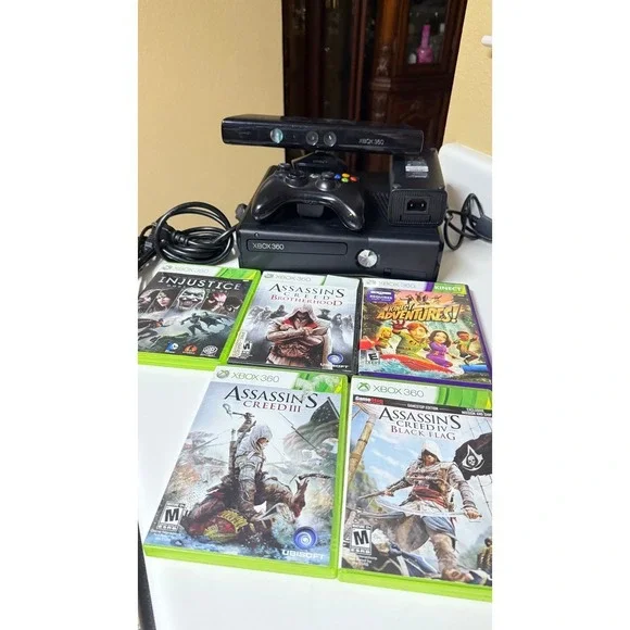 Xbox 360 game console system‎ with Kinect, 1 controller, and 5 games