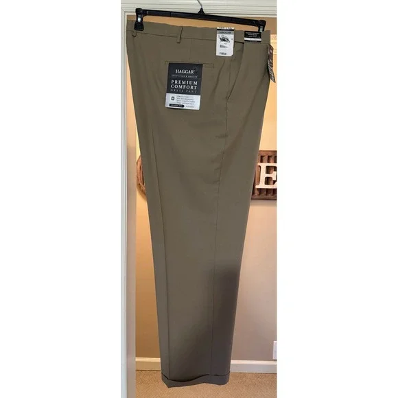Haggar Mens Classic Fit Pleat Front Premium Comfort Dress Pants 48W x 32L Khaki