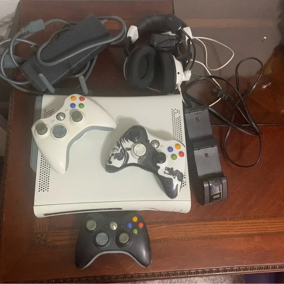 Xbox 360 Console Bundle with 3 Controllers 60gb