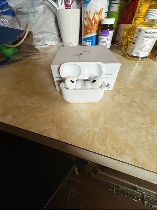 Apple White Wireless Earbuds with Charging Case