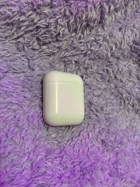 Apple White Wireless Earbuds Charging Case