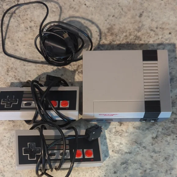 Mini 8 Bit Retro Video Game Console‎ Built-In 621 Games