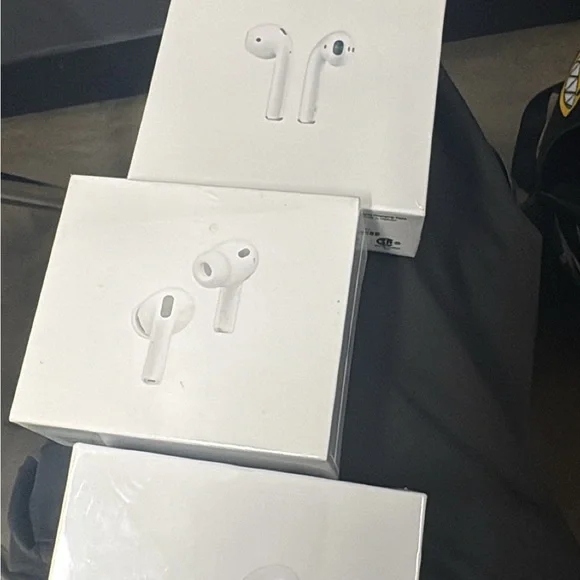 Apple Wireless Earbuds Trio in White