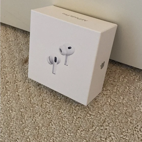 Apple AirPods Pro in Classic White