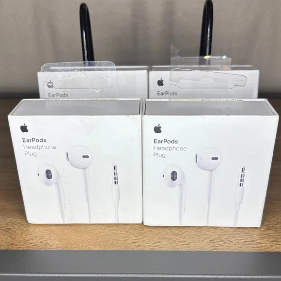 Apple White EarPods with Headphone Plug (Pack of 4)