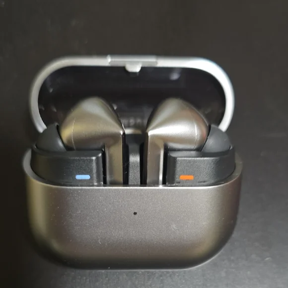 Galaxy Buds3 Pro - True Wireless Earbuds Gunmetal Gray with Black Accents