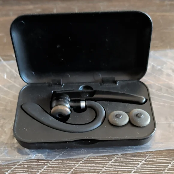 Wireless Bluetooth Earhook Headset in Black