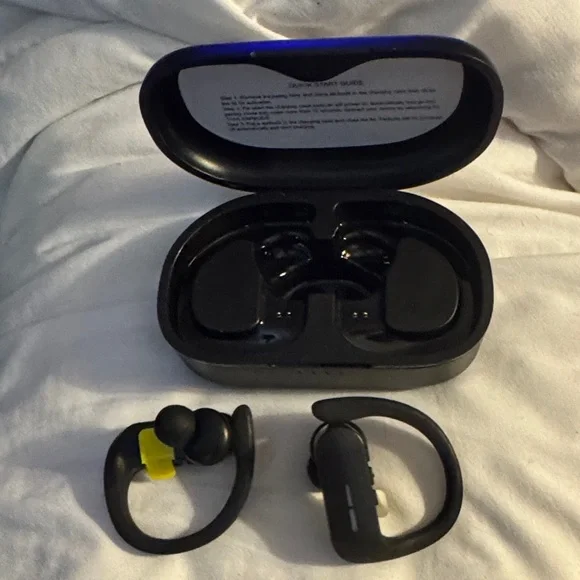 NWT Black True Wireless Open-Ear Earbuds with Charging Case and charger
