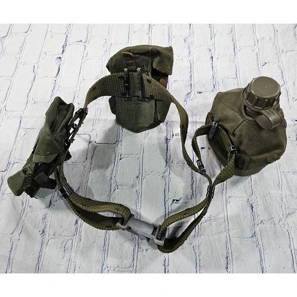 US Military ISSUED Arkansas Lighthouse LARGE Military Belt Nylon Canteen VINTAGE