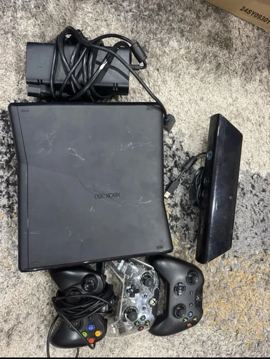 Xbox 360S 250GB Black Console Bundle with Controllers and Camera