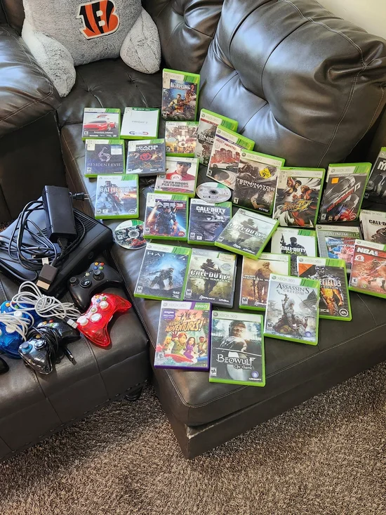 Xbox 360 Console Bundle with 32 Games & 5 Controllers Plus Kinect