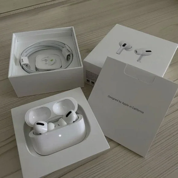 Apple White Wireless Earbuds with Charging Case and Cable