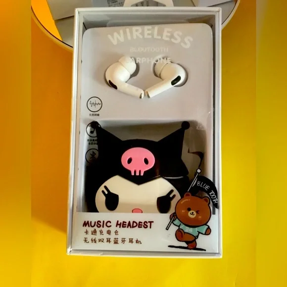 Kuromi wireless headphones‎ NWT